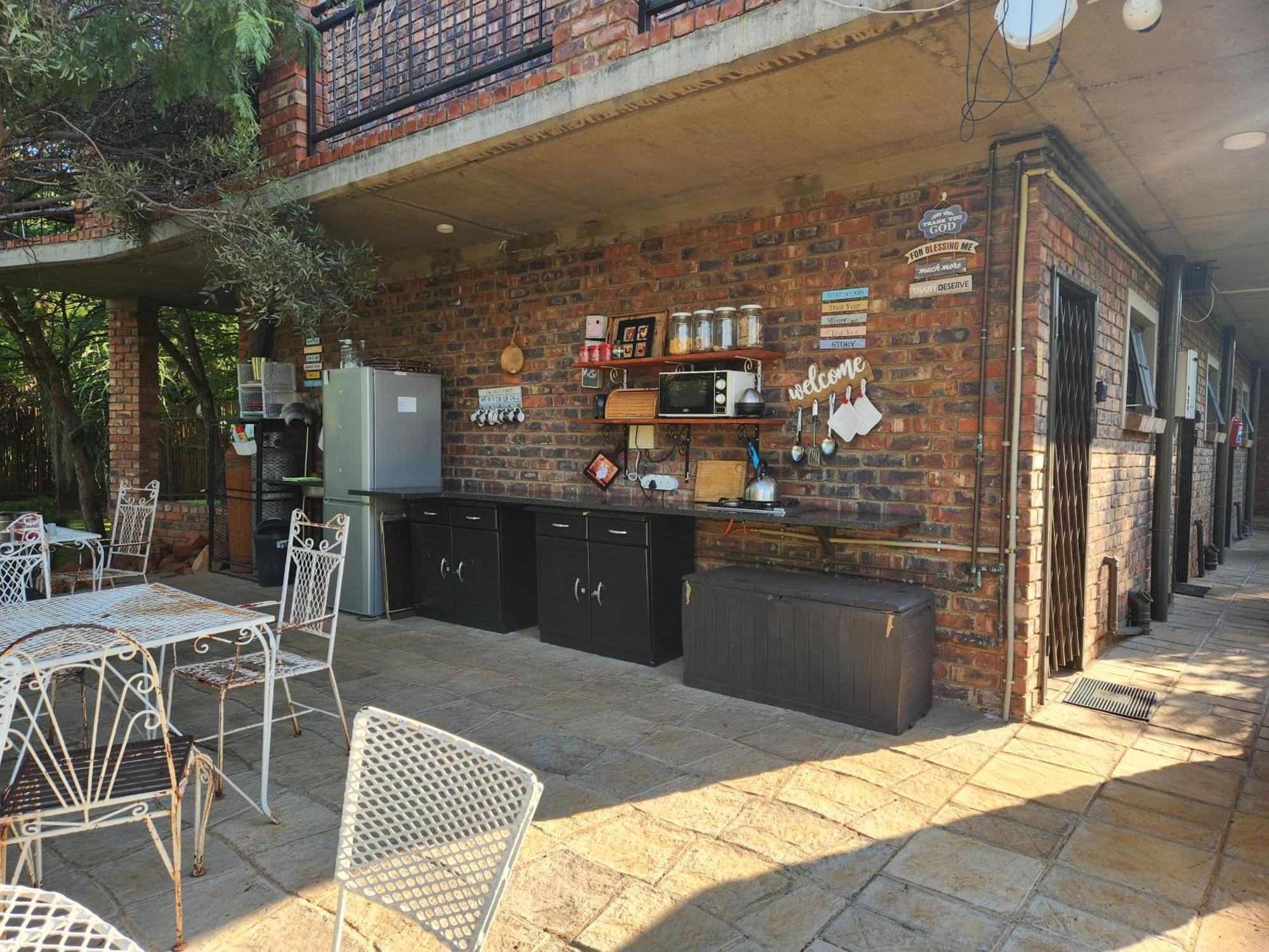 Suikerbosrant Sleep And Go Bed & Breakfast Pretoria Exterior photo