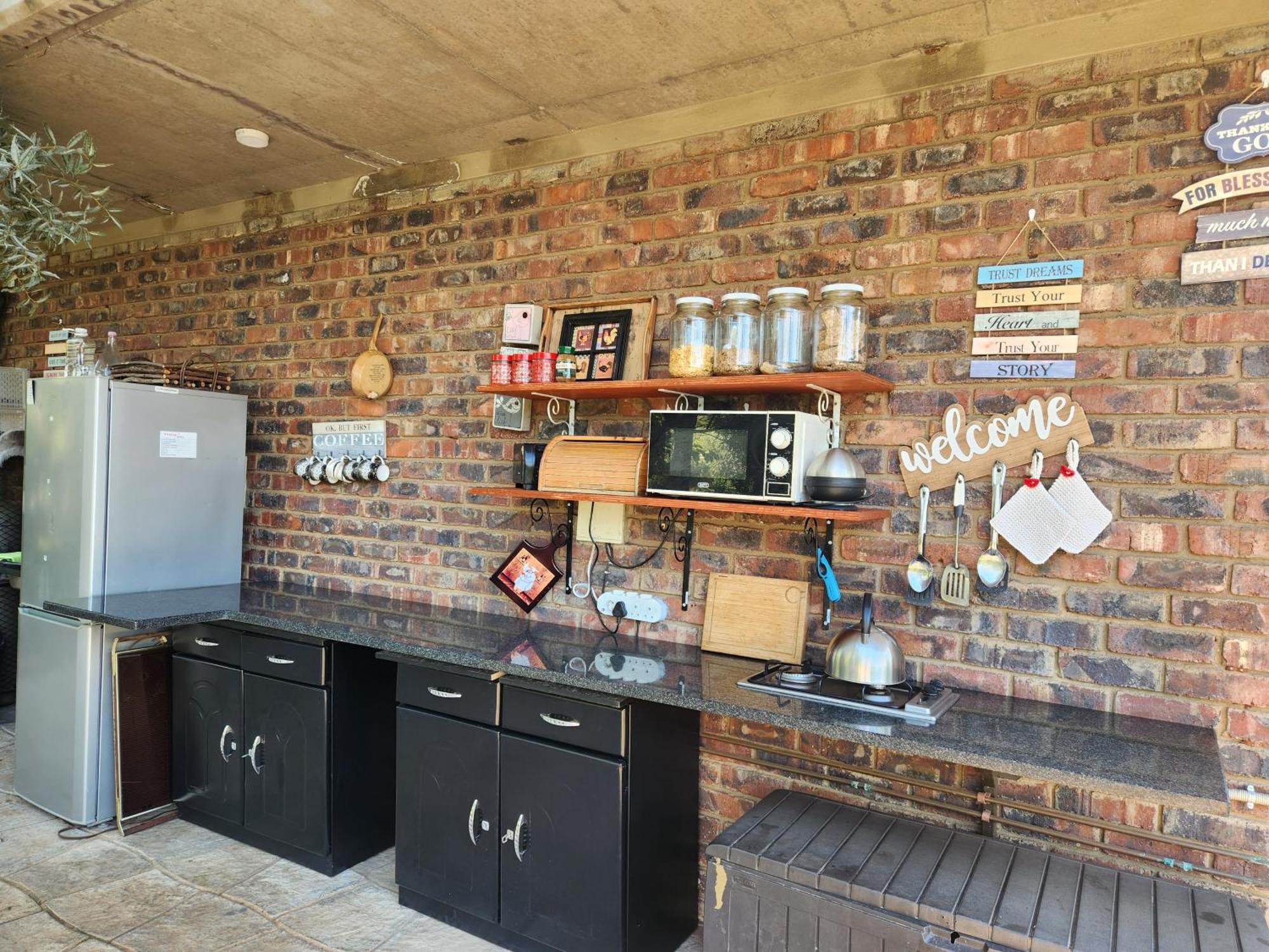 Suikerbosrant Sleep And Go Bed & Breakfast Pretoria Exterior photo